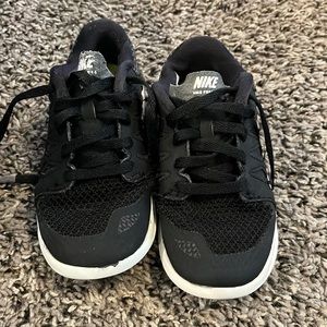 Used child Nike play shoes 11C